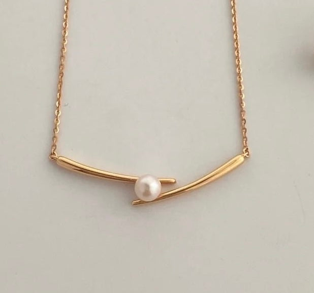 Serene Pearl Necklace