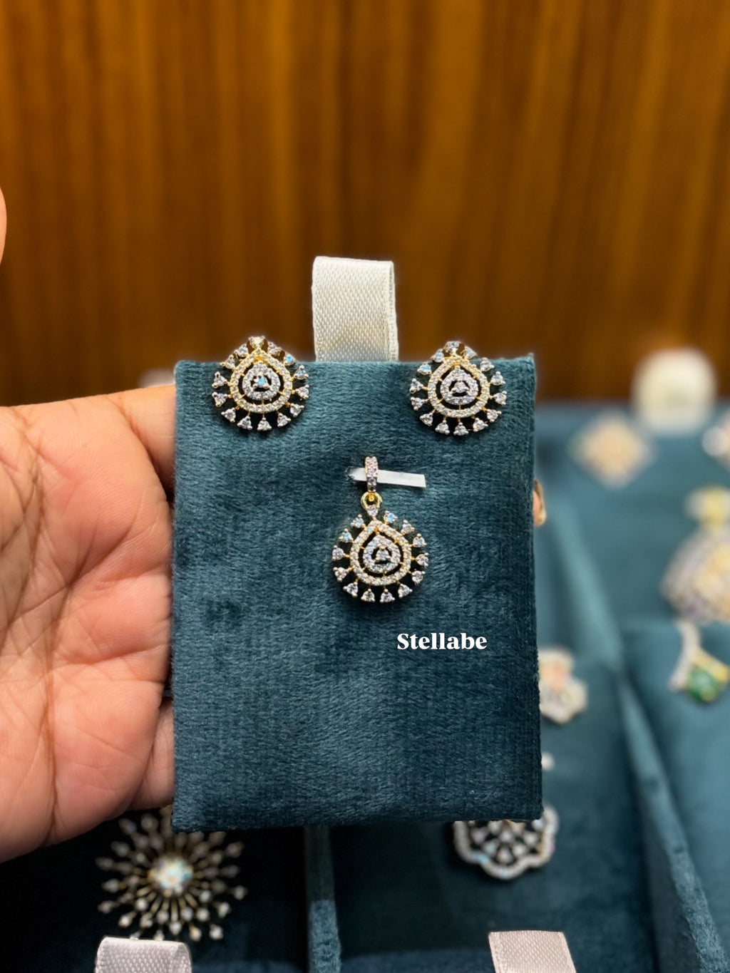 Thaara Diamond Replica Pendant Set